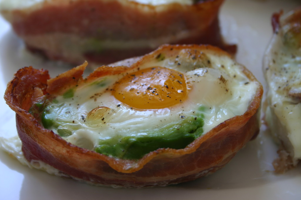 Low Carb Bacon & Egg Avocado Cups - Low Carb Recipe Ideas